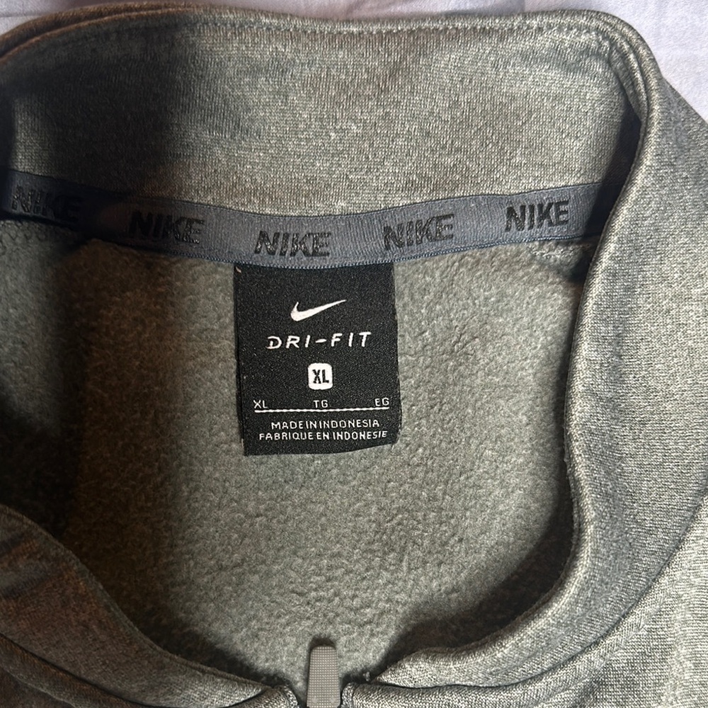 Nike Brooklyn Nets Therma Gray  Pullover Jacket - Picture 4 of 9